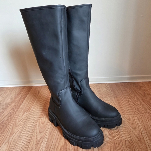 ASOS DESIGN Wide Curve Fit Carla Chunky Knee Waterproof Boots in Black Size 10W - Picture 9 of 16